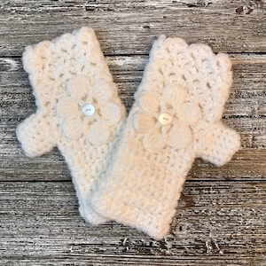 White 172-01 Fingerless Gloves with Flower