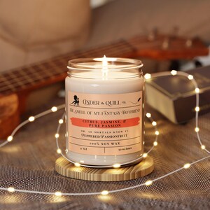 Świeca zapachowa Fantasy Boyfriend - 9oz Soy Candle, Zabawne opisy zapachów, Wystrój Booktok, Prezent dla dziewczyny z książką, Wystrój domu, Zapach