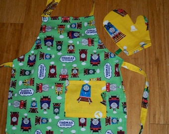 Child's Apron with Play Oven Mitt, Thomas the Train on Green. Fits Children 3 - 6, Adjustable Neck Strap
