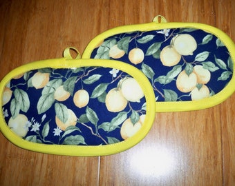 Fingertip Oven Mitts, Potholders, Pot Pinchers, Insulated with Insul-Brite, Lemons and Blossoms on Navy with Yellow Trim
