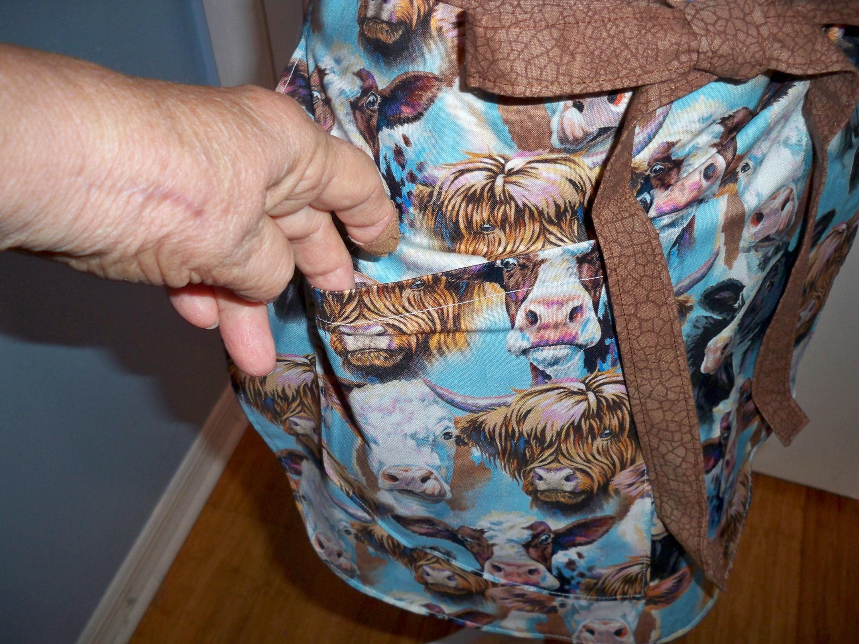 Adult Wrap Backless, Reversible Aprons, One Size Fits All! Vintage ...
