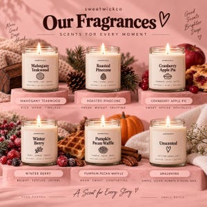 Puede incluir: Seis velas en frasco de vidrio etiquetadas sweetwickco con los aromas Mahogany Teakwood, Roasted Pinecone, Cranberry Apple Pie, Winter Berry, Pumpkin Pecan Waffle y Unscented. El texto dice Our Fragrances, Scents for Every Moment y A Scent for Every Story.