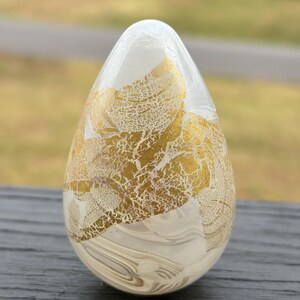 Vintage Isle of Wight Egg shaped Handblown England Art Glass Paperweight 3” tall.