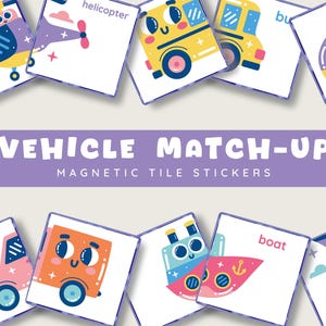 Può includere: Un set di adesivi magnetici per piastrelle colorati che rappresentano vari veicoli, tra cui un furgone, un elicottero, un autobus, una barca, una mongolfiera e un autobus scolastico. Le piastrelle hanno simpatici volti di cartoni animati e sono etichettate con il nome di ogni veicolo.