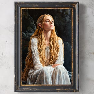 Puede incluir: Una pintura de una mujer con el pelo largo y rubio que fluye, vistiendo un vestido blanco y una corona de plata. Ella está mirando hacia arriba y su expresión es serena. El fondo es oscuro y sombrío.