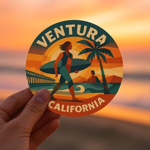Sticker Ventura California Surf Sunset - Sticker de plage rond rétro, vibrations côtières artistiques, vinyle imperméable pour ordinateurs portables et bouteilles