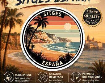 Sitges, España: Pegatina de acantilados al atardecer y costa de palmeras