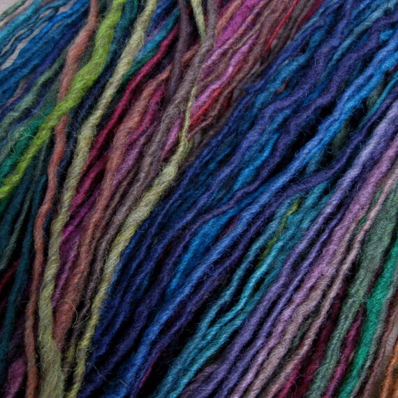 Yarnbow handspun self-stripingcolor-changing wool yarn