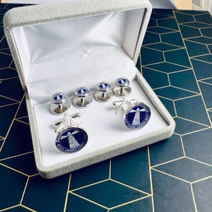 Juego de gemelos y botones de esmoquin con su logotipo o monograma personalizado.