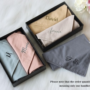 Lenço bordado, lenço personalizado com nome, lenço com monograma, lenço com texto, presentes exclusivos.