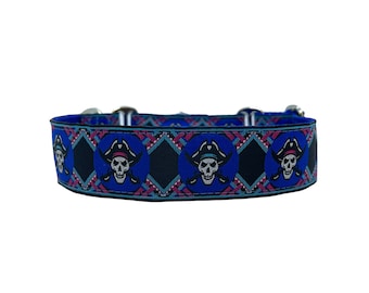Coleira larga ajustável de 1 1/2 polegada ou Martingale para cães em Royal Skull