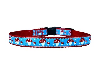 1,5 cm eller 1,8 cm brett hundhalsband med justerbart spänne eller martingale i svampmönster