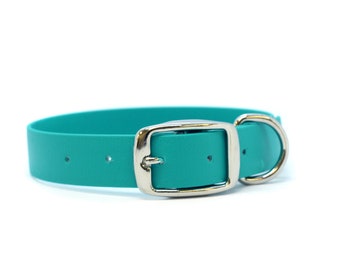 2,5 cm bred Biothane-spännehalsband med plös - rostfria detaljer