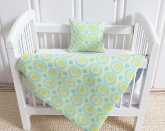 Dollhouse Crib Bedding in green with blue dots, Miniature blanket & pillow