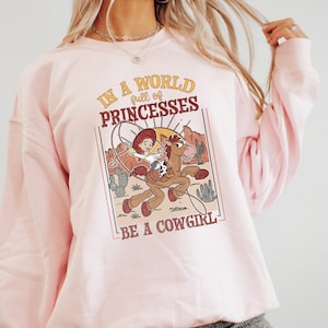 In a World Full of Princesses Be a Cowgirl Sweatshirt, Western Retro Rodeo Pullover, Country Horse Cowgirl Crewneck, Cute Ranch Gift for Her