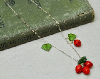 SALE. Whimsical vintage glass strawberry and leaf necklace. Summer fruit jewelry. Matching earrings available