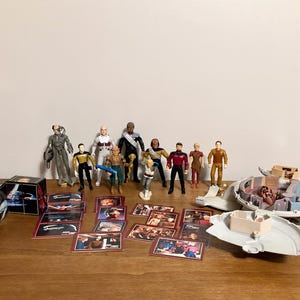 Lot of ten 1990s Star Trek figurines, interactive Enterprise ship, picture block, collectible cards. Playmates collectible figurines, STNG