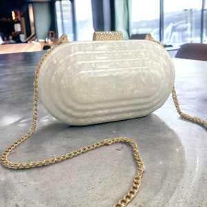 Parelwitte acryl clutch | Witte bruiloft clutch | Schoolbalkoppeling | Luxe avondtasje | Avondtasje | Parelmoerwitte clutch