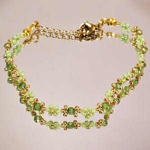 Spring Flower Bracelet – Handmade Green Beaded Jewelry – Czech Beads and Gold Accents – Gift for Women