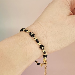 Thin flower Beaded Bracelet – Black and Gold – Dainty Handmade Jewelry for Women