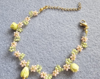 Beaded Daisy Bracelet – Handmade Floral Jewelry, Adjustable Spring Bracelet, Romantic Style