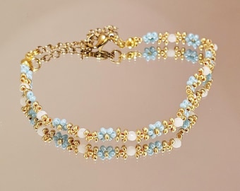 Cute flower bracelet, Beaded Flower Bracelet Blue and White, Daisy Bracelet, Gift for Her