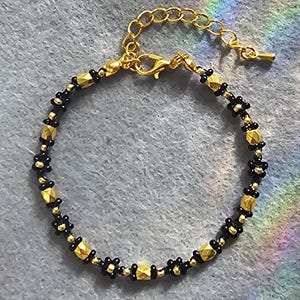 Thin flower Beaded Bracelet – Black and Gold – Dainty Handmade Jewelry for Women