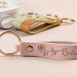 Leder-Schlüsselanhänger personalisiert, Personalisierter Geburtsblumen-Schlüsselring, Namens-Schlüsselanhänger, Taschenanhänger, Geschenk für Frauen, Jahrestagsgeschenk, Brautjungferngeschenke