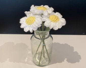 Small crochet daisy bouquet