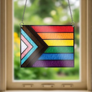 プログレスプライドフラッグ アクリル製 ウィンドウハンギング、LGBTQ+ レインボーデコレーション、平等ウィンドウアート、プライド月間ホームデコレーション、プライドウィンドウサイン、LGBTフラッグ