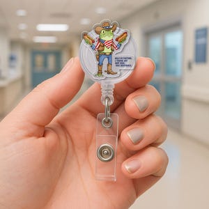 Bobine d'insigne grenouille cow-boy patriotique, porte-carte d'identité du 4 juillet, cadeau infirmière drôle, accessoire de travail fierté des États-Unis, pince humour hot-dog, cadeau infirmière du 4 juillet