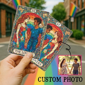 Aangepaste LGBTQ Pride Couple-hologramkaart – Gepersonaliseerde Lovers Tarot-bureaudisplay – Regenboogrelatiecadeau, verjaardag bruiloft aandenken