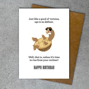 Carte d'anniversaire drôle sur le fait de vieillir, tortue, fauteuil inclinable, carte d'anniversaire imprimable, vieille carte d'anniversaire, carte tortue, téléchargement numérique, tort