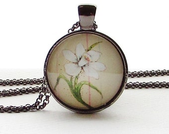 December Birth Month Flower Necklace - Narcissus Flower Pendant - 25 mm Round Glass Pendant  - Birthday Gift for Friend  - Mother's Day Gift