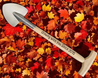 Engraved Stainless Steel Flower Spade – Personalised Garden Tool with Wooden Handle – Gardener’s Gift