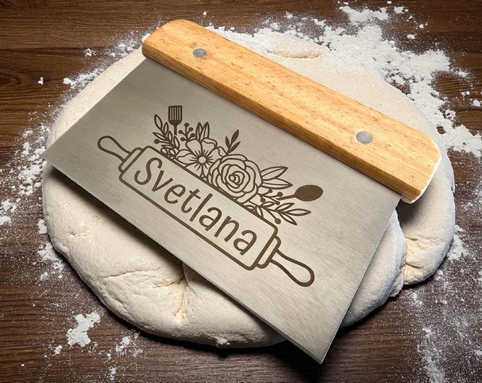 Personalised Bench Scraper for Bakers – Perfect for Sourdough, Pizza Dough and Bread | Stainless Steel & Wood Dough Scraper with Custom Text