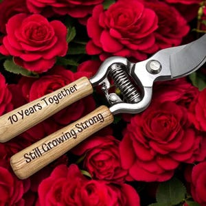 Personalized Engraved Garden Pruners with Leather Holster – Custom Secateurs and Pruners for Gardeners – Professional Pruning Shears