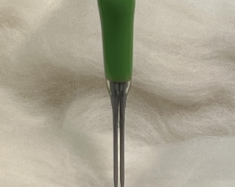 Double Point Felting Needles - GREEN REVERSE BARB -  Speed up your needle felting with these fun tools with color-coded cushioned handles.