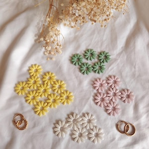 Ohrringe mit Gänseblümchen-Motiv – Blumenquasten – Quasten für Creolen