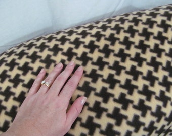 Fleece Fabric Houndstooth per 1 yard