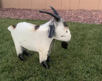 Mini metal Goats