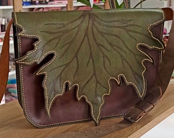 Original bolso hecho a mano en piel. Fue elaborado exclusivamente a mano en nuestro taller, sin utilizar ningún tipo de maquinaria.