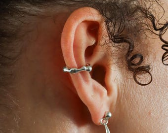 Pendiente de oreja de plata de ley sin perforación: Aro minimalista abstracto con forma de concha para el día a día.