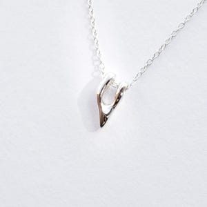 Collar de plata de ley 925 con letra V en cadena hecho a mano