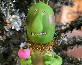 Pudgy Caterpillar Ornament (group 1)