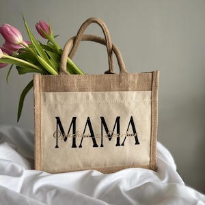 Personalisierte Jute-Tasche mit Namen – Geschenk für Muttertag – JGA-Geburtstag- Kita-Shopper mit Außenfach – Nachhaltige Tasche individuell