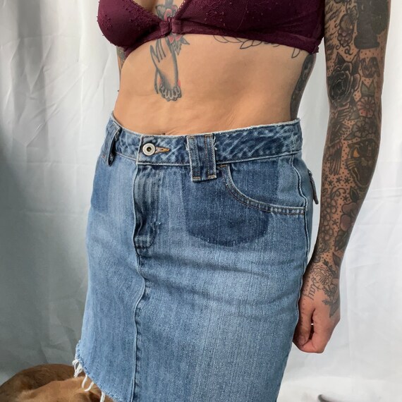 levi’s classic blue jean skirt - image 4