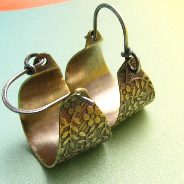 Small Brass Hoop Earrings, Flower Pattern Basket Hoops, Casual Minimalist Metalwork Jewelry