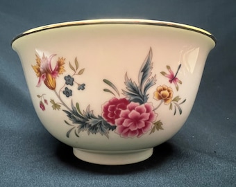 Vintage Avon American Heirloom Independence Day Bowl 1981 in Excellent Condition. No Box.