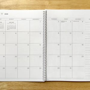 2026-2027 Wavy Checkerboard Planner, 8.5x11, Colorful Teen Gift Bild 7